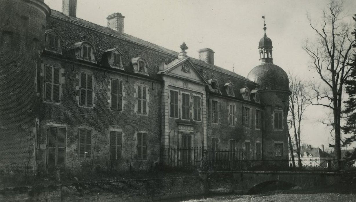 Château : Façade est, vue générale