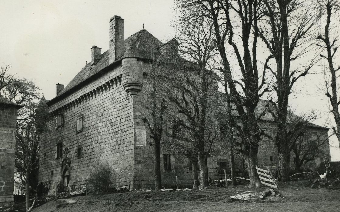 Château de Montvallat : Ensemble sud-est, vue générale