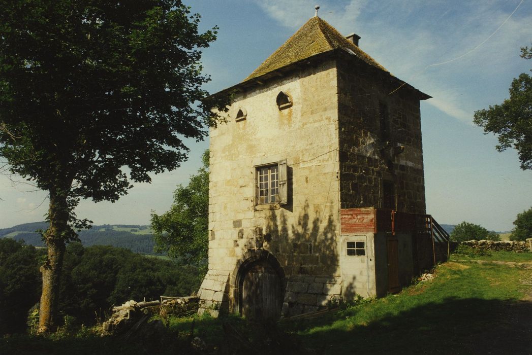 Château de Montvallat : Châtelet, façades nord et est, vue générale