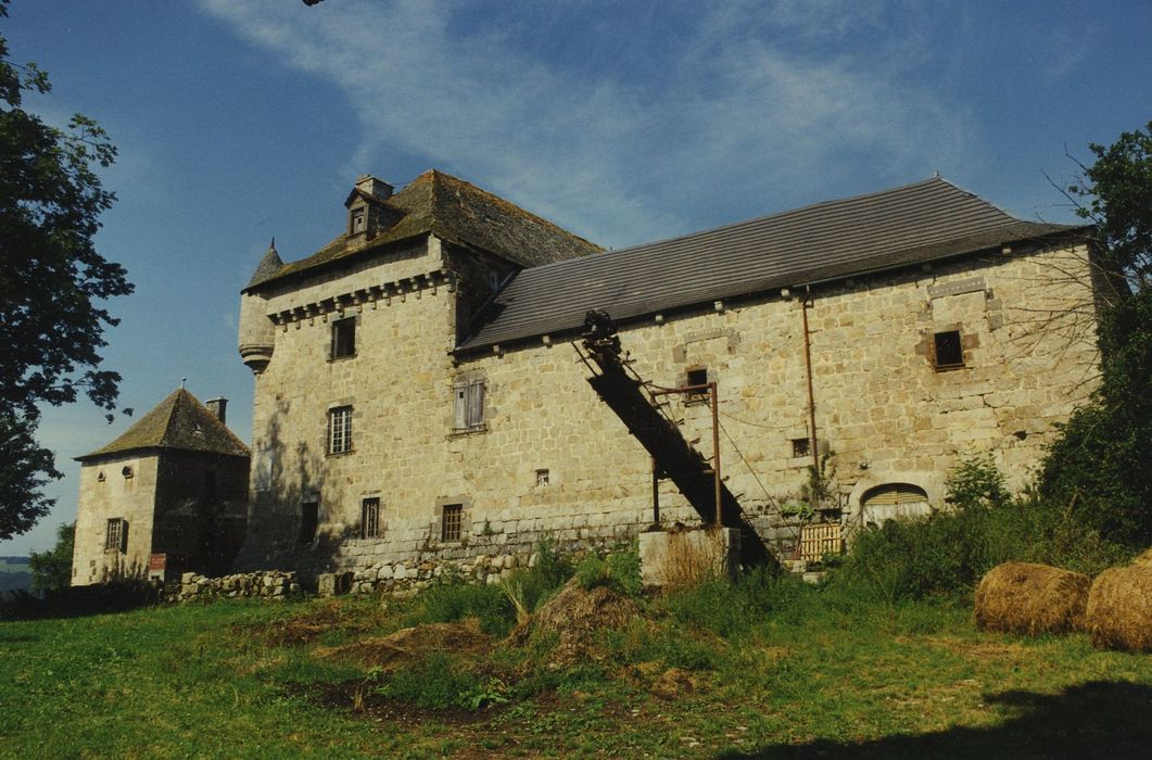 Château de Montvallat : Ensemble est, vue générale