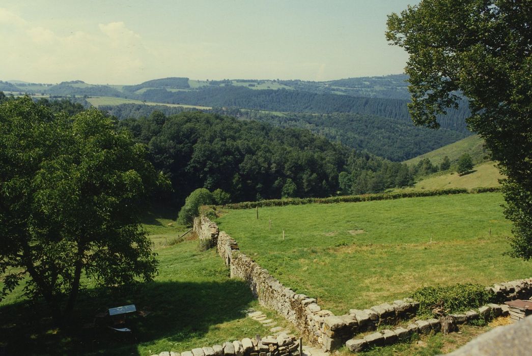 Château de Montvallat : Jardins en terrasse sud-ouest, vue générale