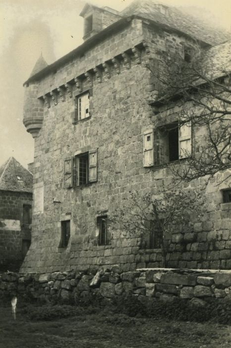 Château de Montvallat : Aile sud, façade est, vue générale