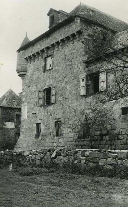 Château de Montvallat : Aile sud, façade est, vue générale