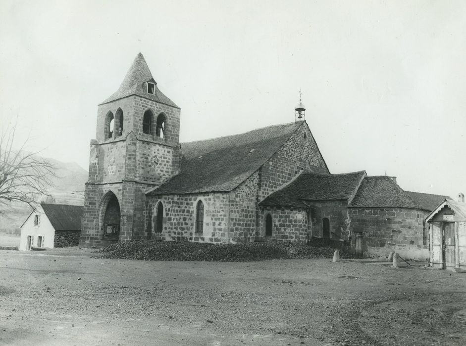 Eglise Saint-Léger : Ensemble sud, vue générale