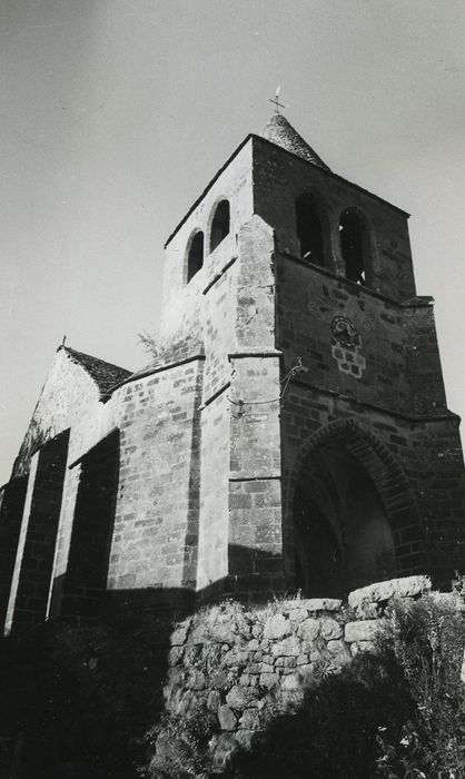 Eglise Saint-Léger : Clocher, élévations sud et ouest, vue générale