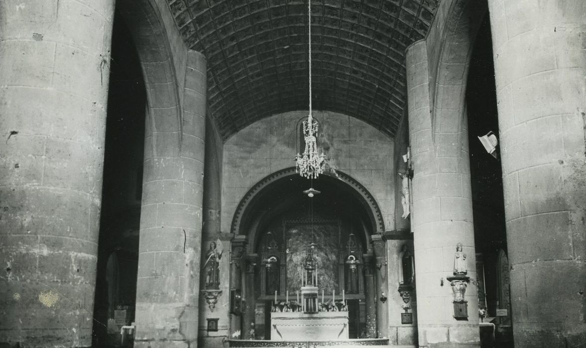 Eglise Saint-Léger : Nef, vue partielle