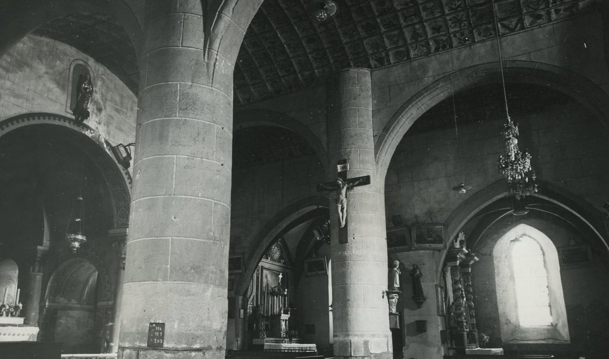 Eglise Saint-Léger : Nef et collatéral sud, vue partielle