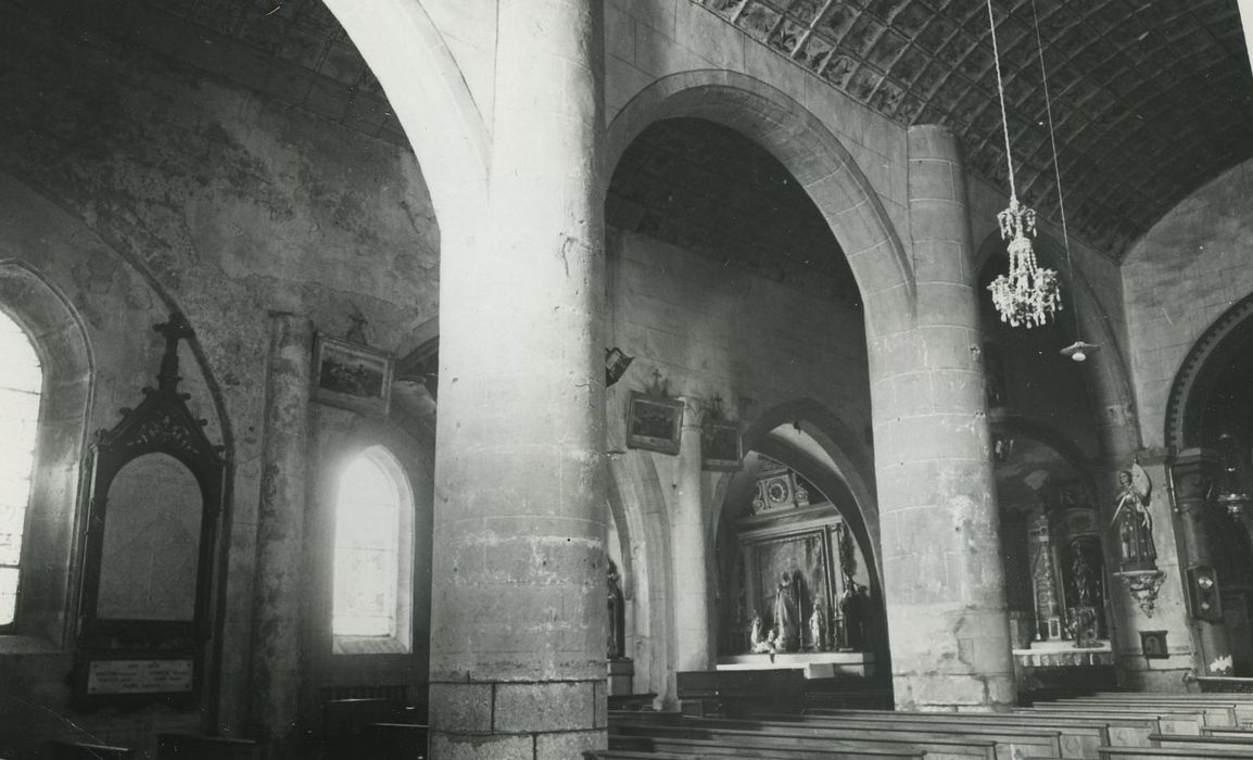 Eglise Saint-Léger : Nef et collatéral sud, vue partielle