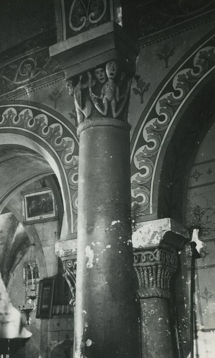 Eglise Saint-Léger : Choeur, détail d’un chapiteau