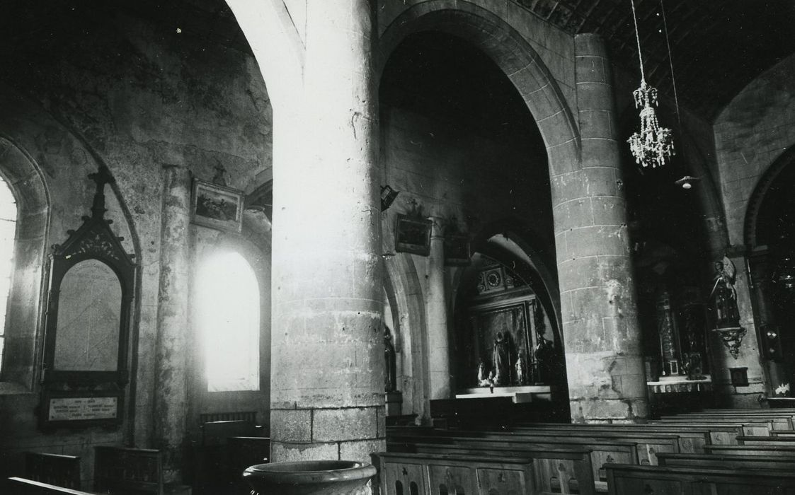 Eglise Saint-Léger : Nef et collatéral nord, vue partielle