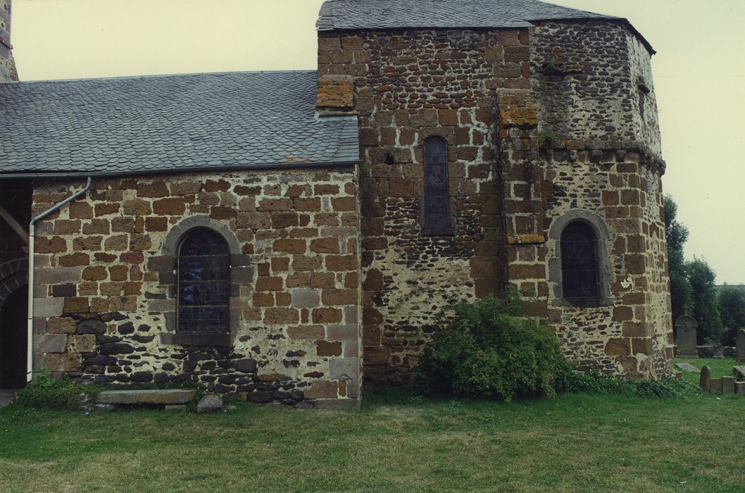 Eglise Saint-Vincent : Façade latérale sud, vue partielle