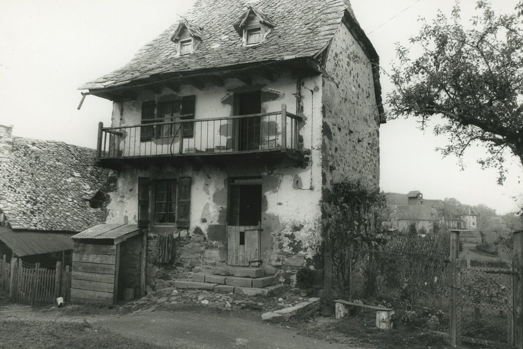 Maison n°1 dite maison Delpuech : Façade sud, vue générale