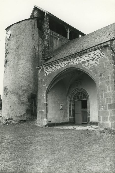 Eglise Saint-Amand : Porche d’accès sud, vue générale