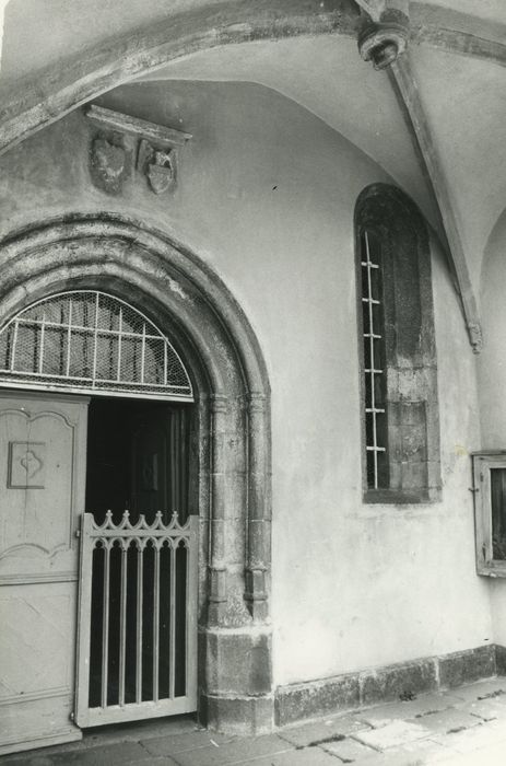 Eglise Saint-Amand : Portail d’accès sud, vue générale