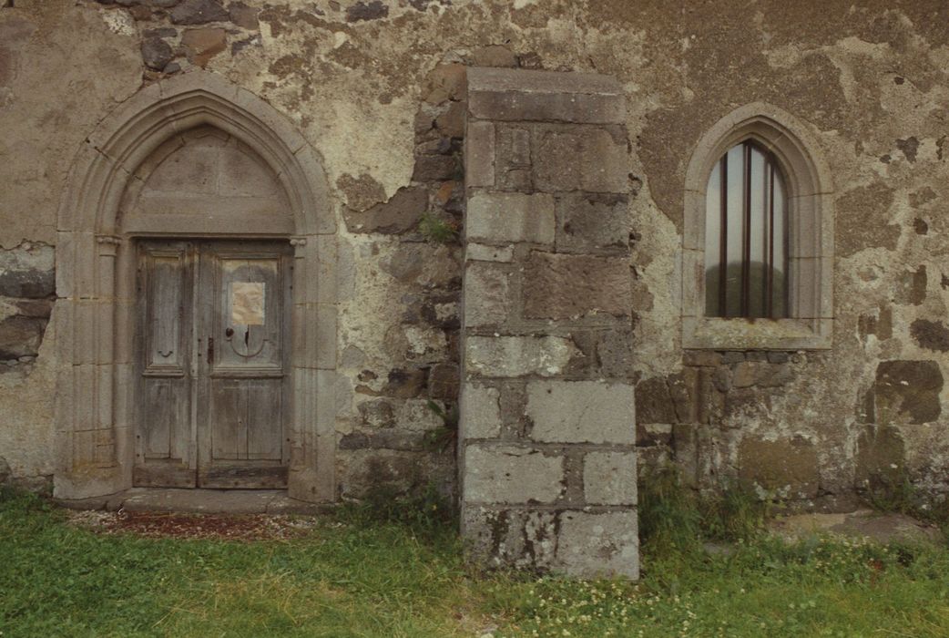 Eglise Saint-Roch de Fortuniès : Portail d’accès sud, vue générale