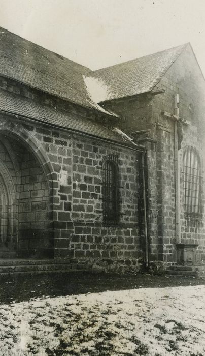 Eglise Saint-Cyr et Sainte-Julitte : Façade latérale sud, vue partielle