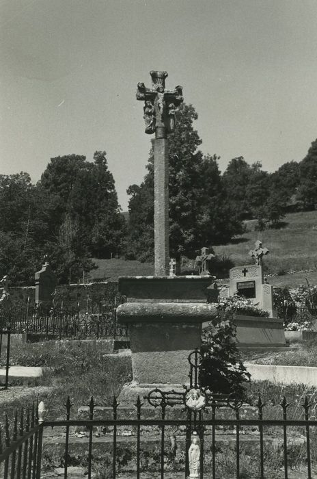 Croix de cimetière, vue générale