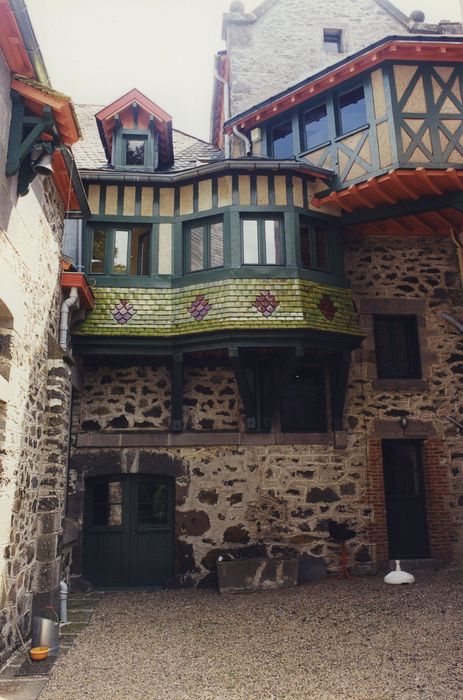 Château de la Cheyrelle : Façade nord, vue partielle (aile de 1905)