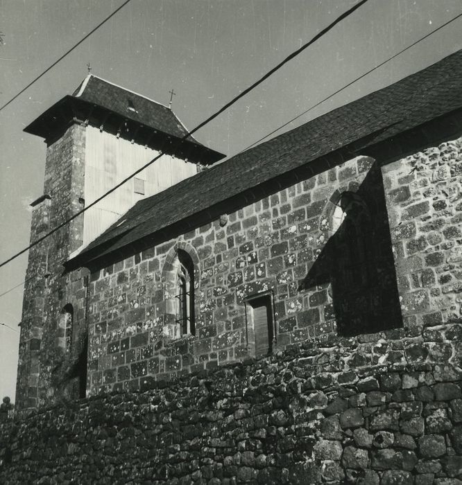 Eglise Saint-Géraud : Façade latérale sud, vue partielle