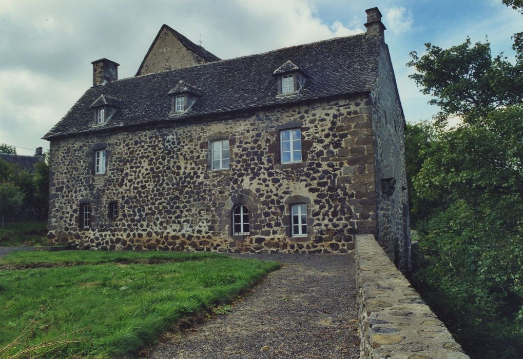 Château de Ferluc : Façade est, vue générale