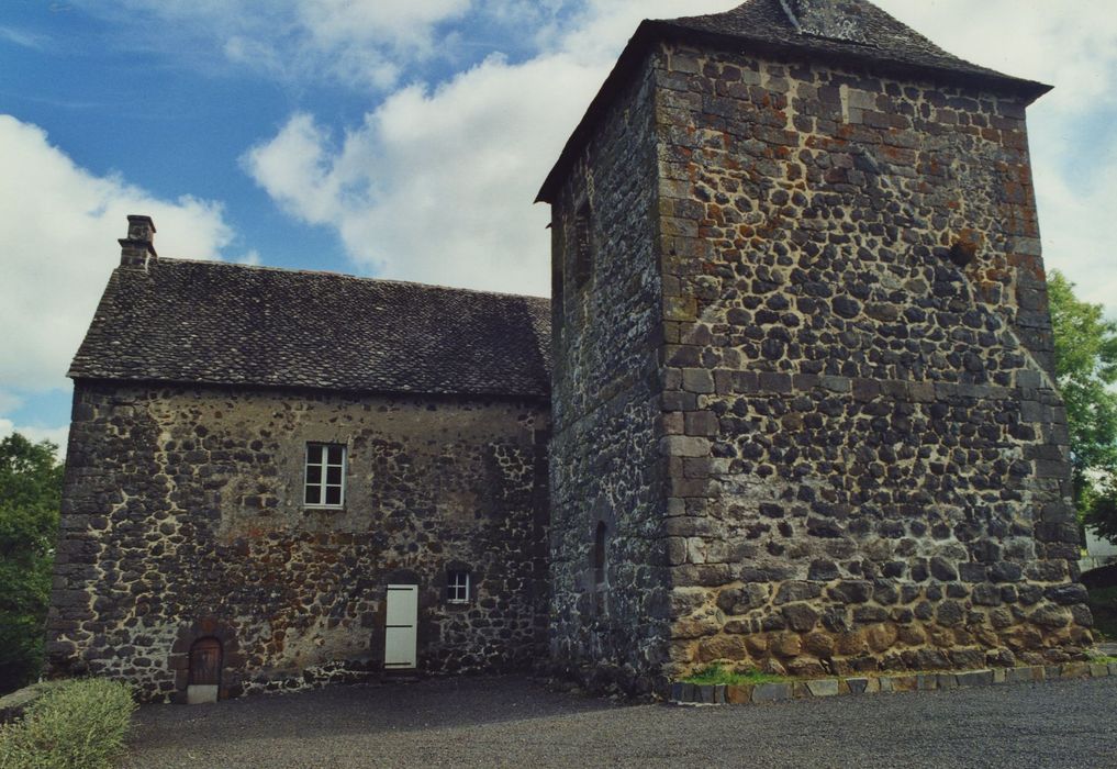 Château de Ferluc : Façade ouest, vue générale