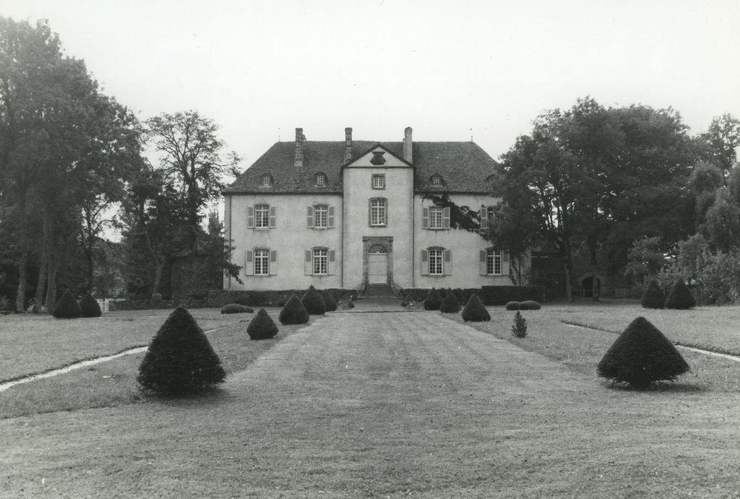 Château du Chassan : Façade est, vue générale