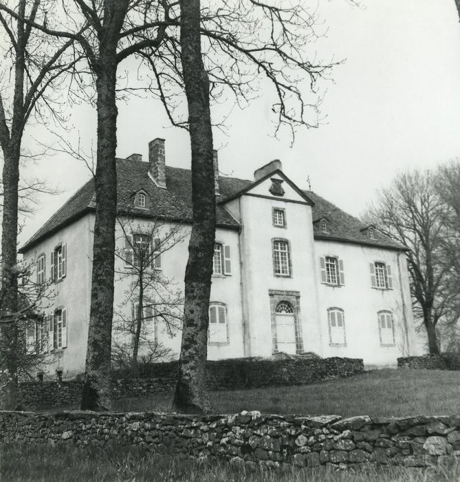 Château du Chassan : Façade sud et est, vue générale