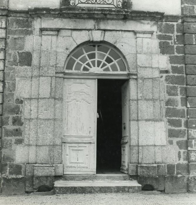 Château du Chassan : Porte d’accès ouest, vue générale