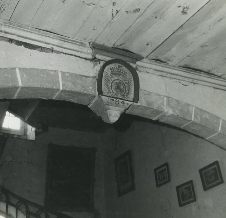 Château du Chassan : Vestibule d’entrée, détail