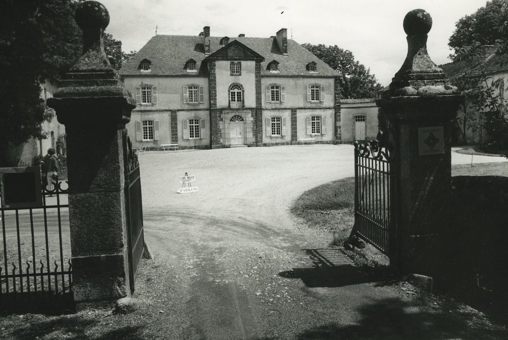 Château du Chassan : Façade ouest, vue générale