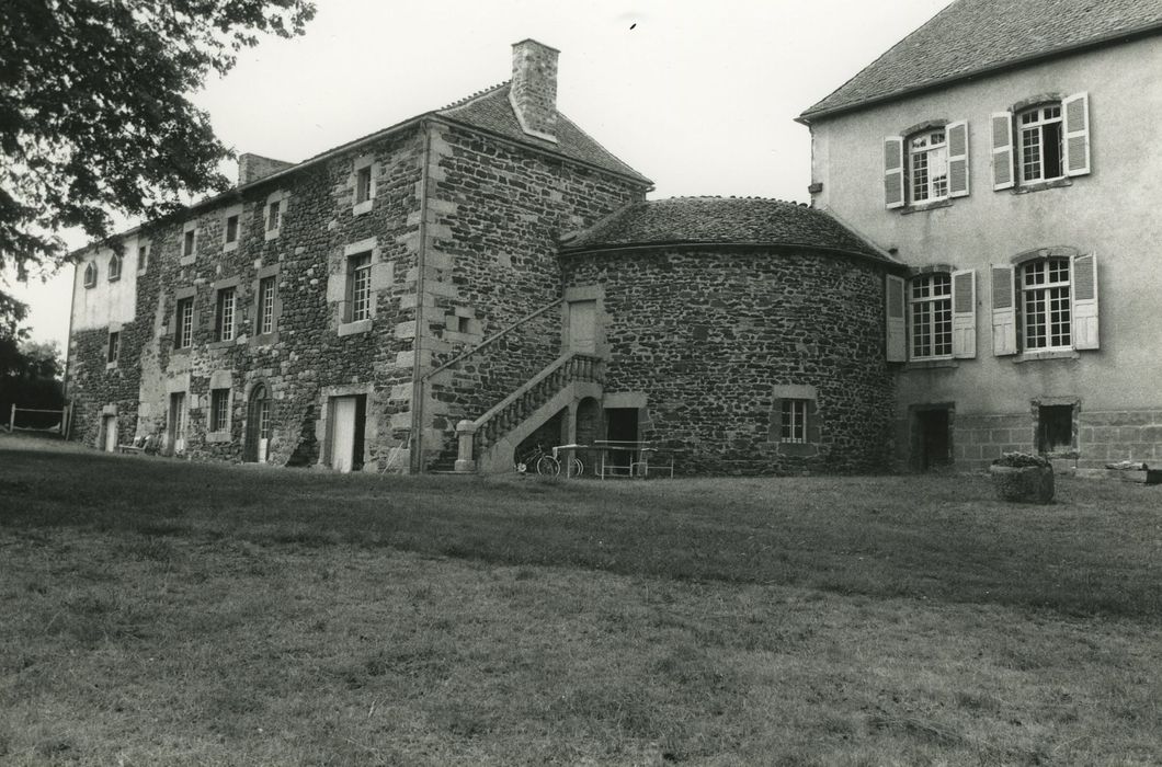 Château du Chassan : Aile sud, ensemble sud-est, vuegénérale