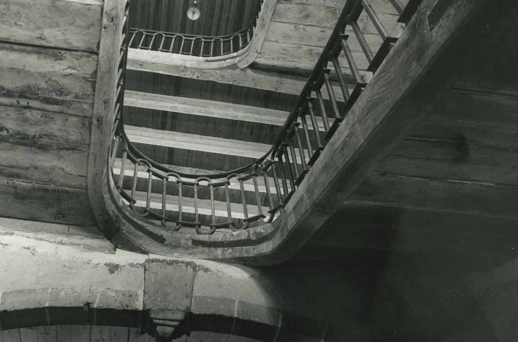 Château du Chassan : Escalier d’honneur, vue partielle