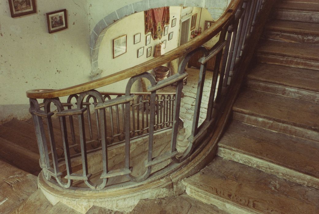 Château du Chassan : Escalier d’honneur, vue partielle