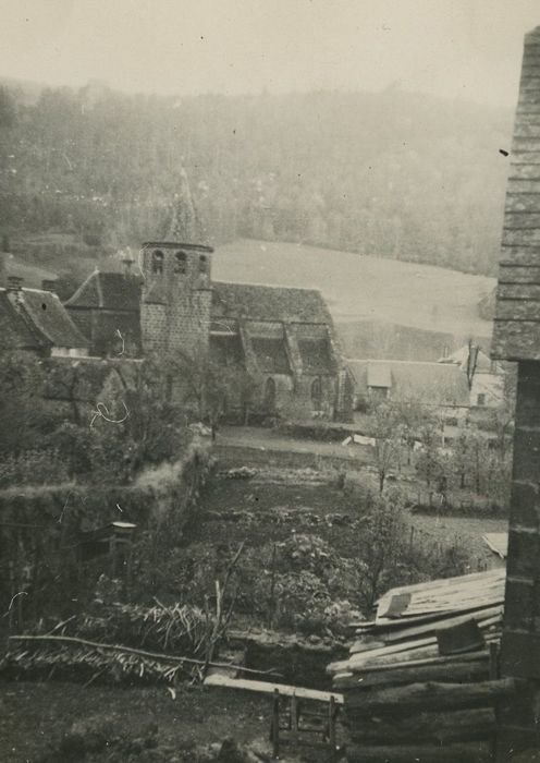 Eglise Saint-Vincent : Vue générale de l’église dans son environnement depuis le Nord