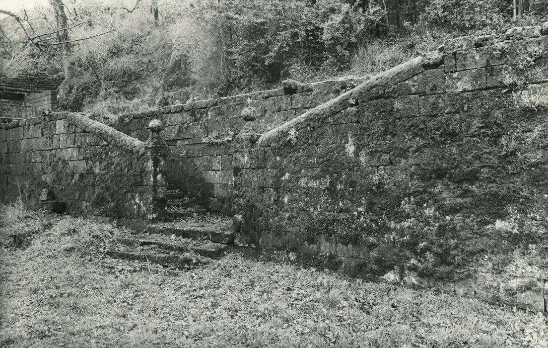 Château de Lamargé : Jardins, escalier d’accès à la terrasse, vue générale