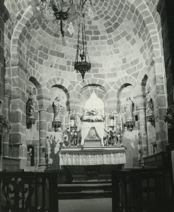 Eglise de la Nativité de la Vierge : Choeur, vue générale