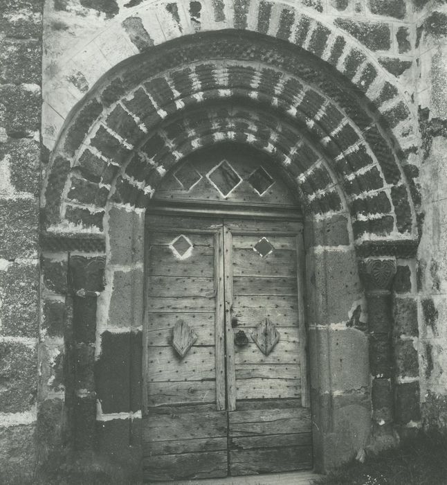 Eglise de la Nativité de la Vierge : Portail d’accès sud, vue générale