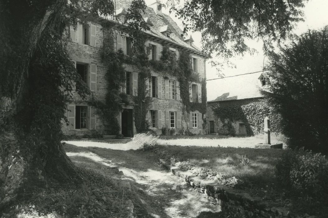 Château de la Grillière : Façade est, vue partielle