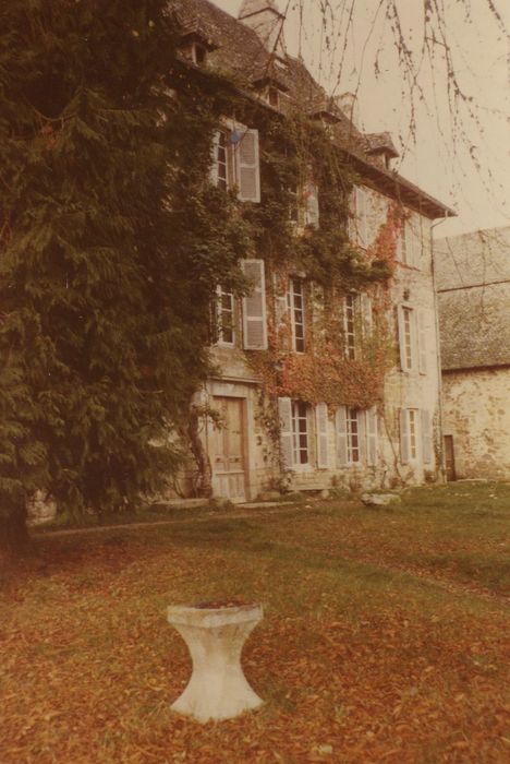 Château de la Grillière : Façade est, vue partielle