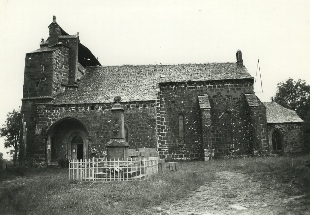 Eglise Saint-Men : Façade latérale sud, vue générale