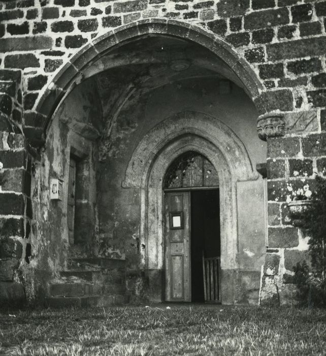 Eglise Saint-Men : Porche sud, vue générale