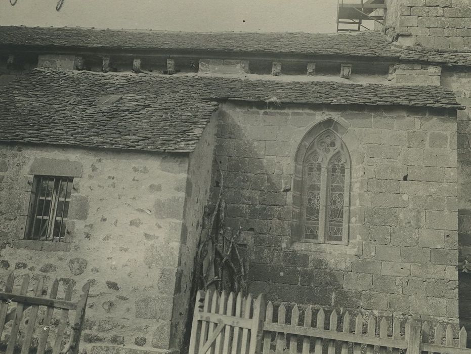 Eglise Saint-Martin : Façade latérale nord, vue partielle