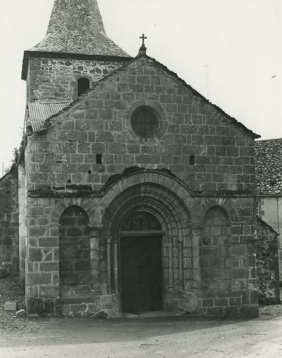 Eglise Saint-Martin : Façade occidentale, vue générale