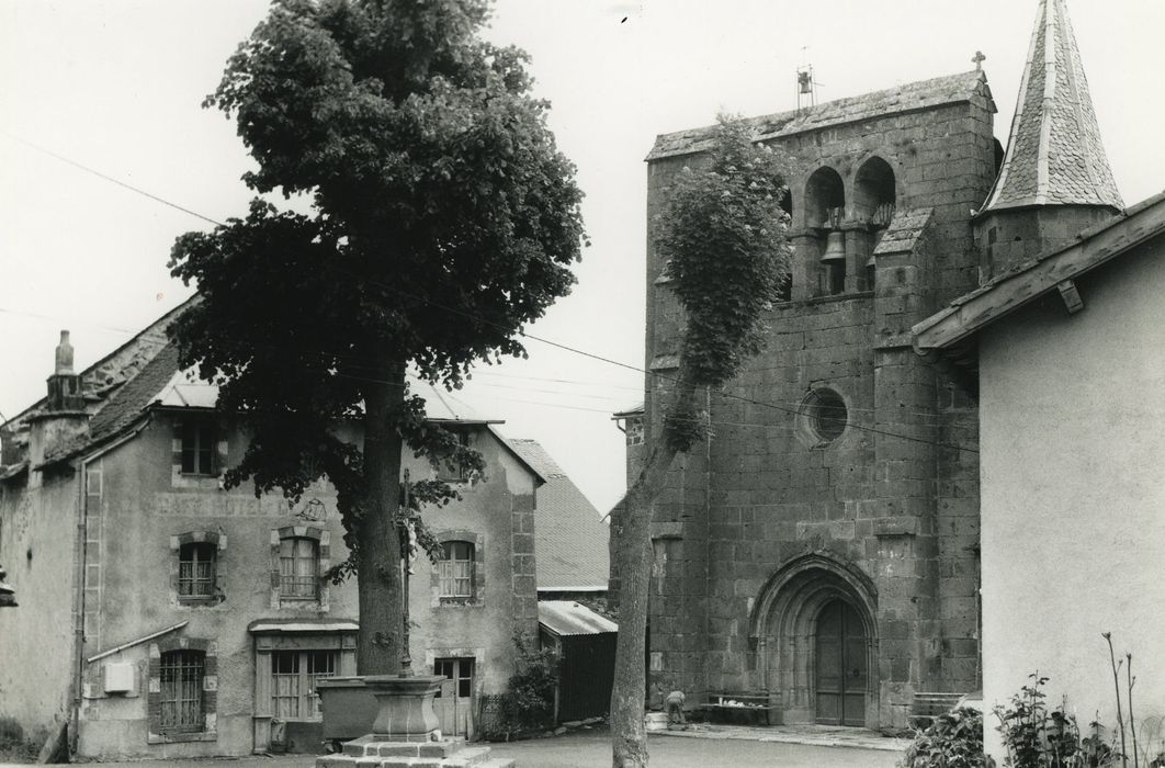 Eglise Saint-Etienne : Façade occidentale, vue générale