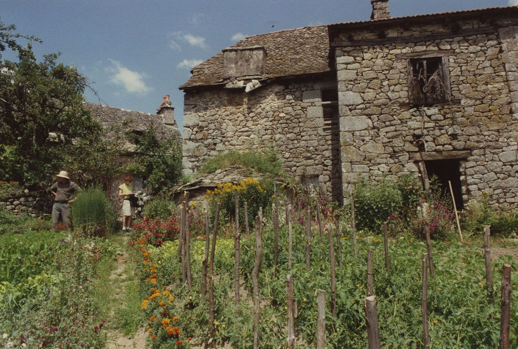 Ferme de Pressoire : Logis 16e, façade sud, vue générale