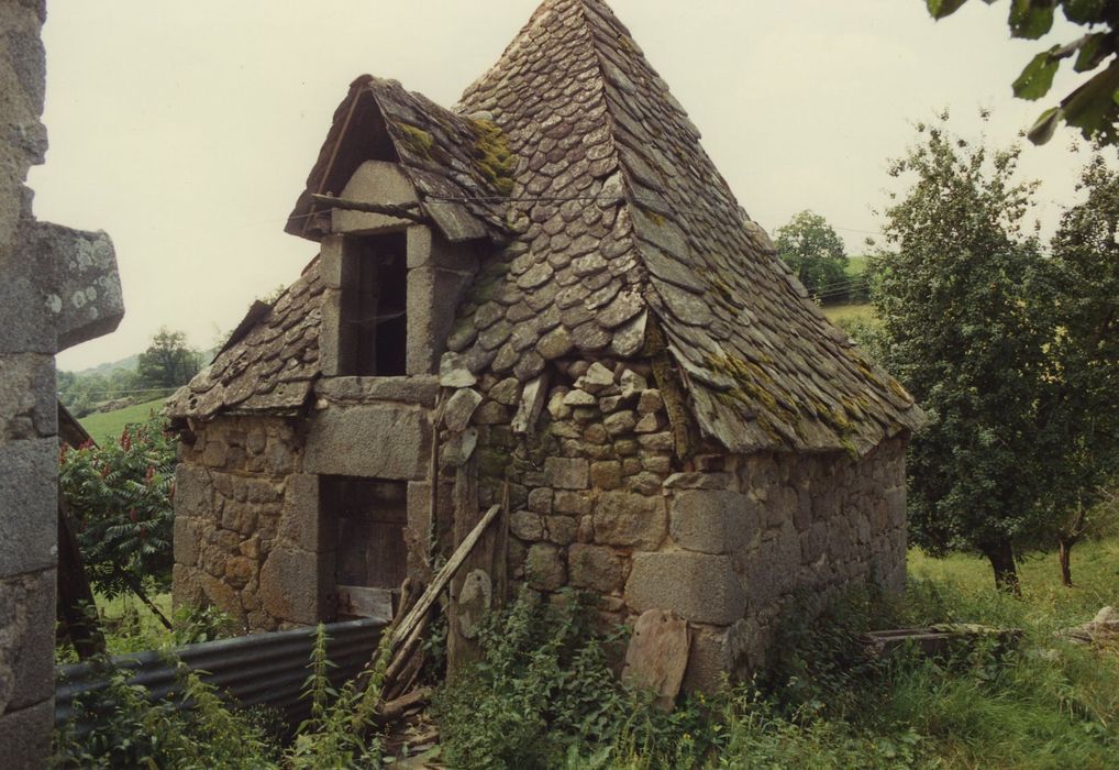 Ferme de Pressoire : Séchoir à châtaignes (sécadou), ensemble nord-est, vue générale