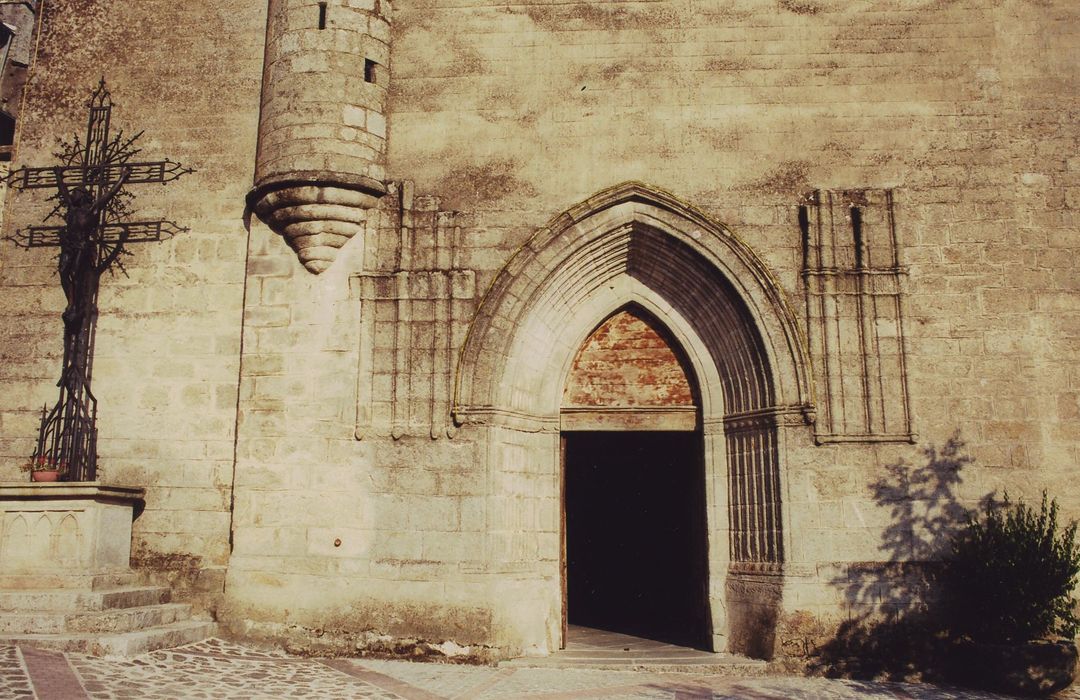 Eglise Saint-Martin : Portail occidental, vue générale