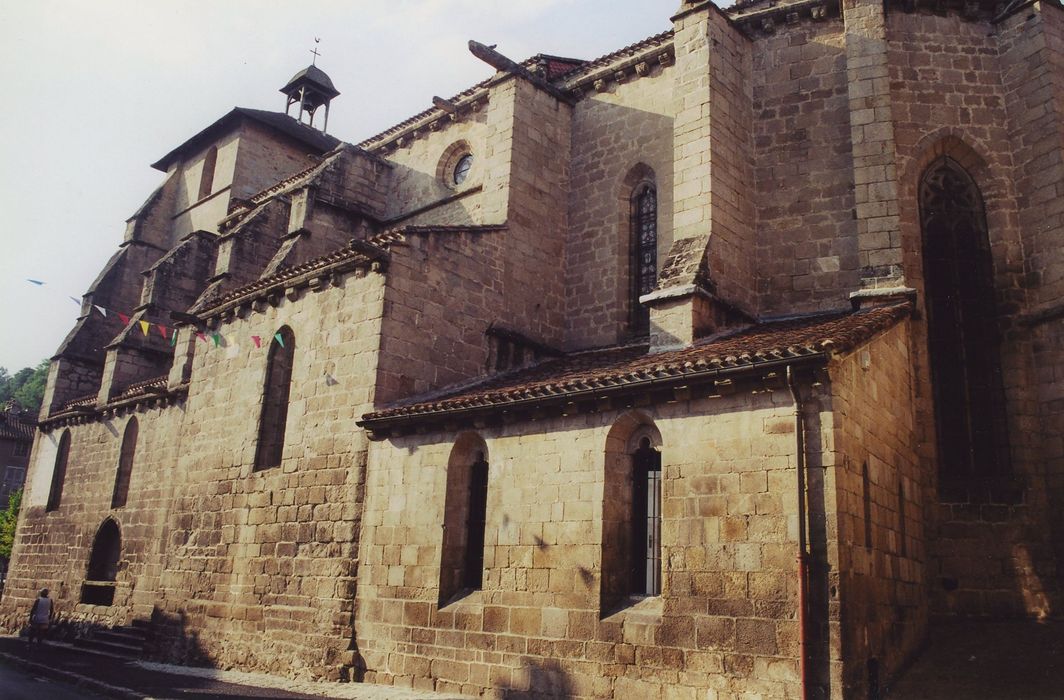 Eglise Saint-Martin : Façade latérale sud, vue générale