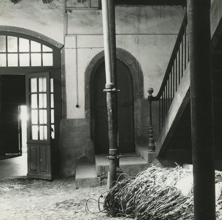 Hôtel de ville (ancien hôtel de la Trémolière) : Cour intérieure, façade sud, vue partielle