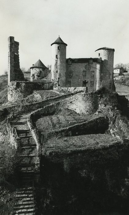 Ancien château ou château de Laroque : Ensemble sud-est, vue générale